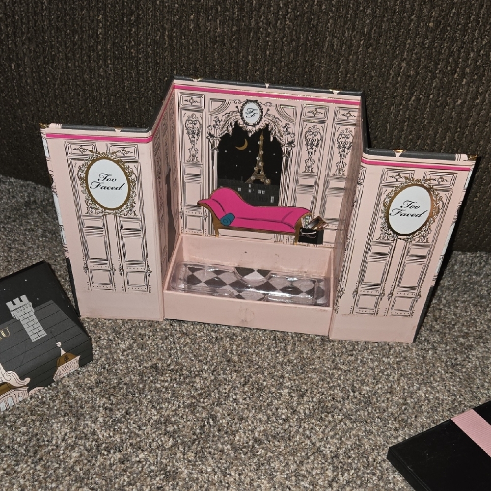 Too Faced Le Grand Château Gift Set in Black, Pink, and Cream - Picture 5 of 7